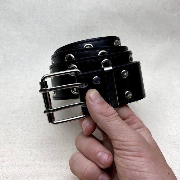 2000s single stitching studded vegan leather black and silver grunge belt - Picture 4 of 8